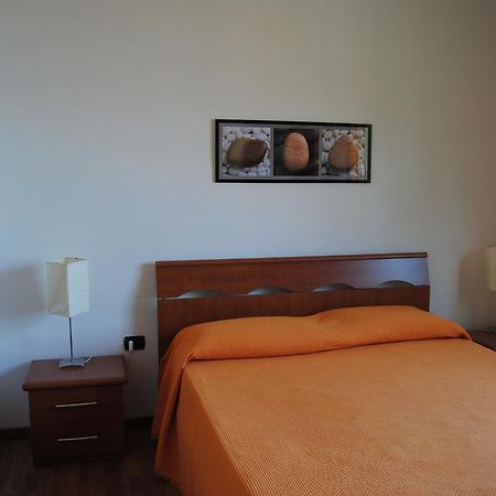 B&B Sosta Sul Lago Лезено Экстерьер фото