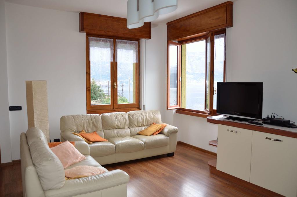 B&B Sosta Sul Lago Лезено Экстерьер фото