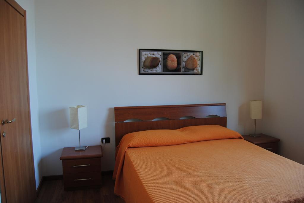 B&B Sosta Sul Lago Лезено Экстерьер фото