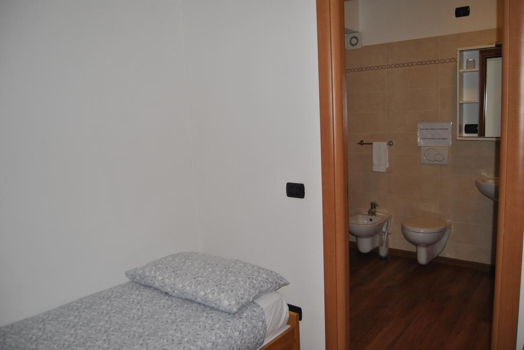B&B Sosta Sul Lago Лезено Экстерьер фото