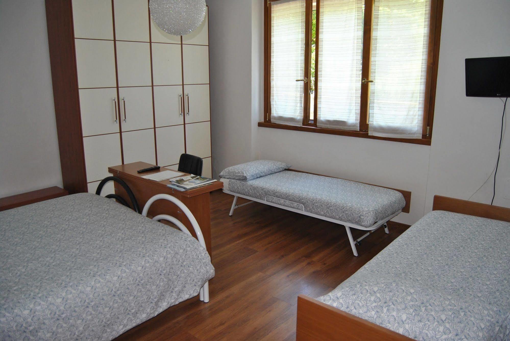 B&B Sosta Sul Lago Лезено Экстерьер фото