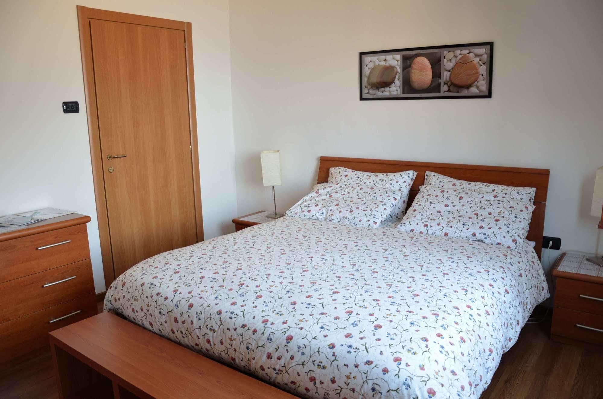 B&B Sosta Sul Lago Лезено Экстерьер фото